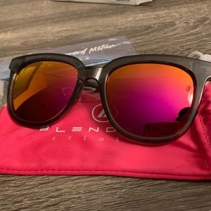 Blenders Eyewear Polarized Ghost Lady